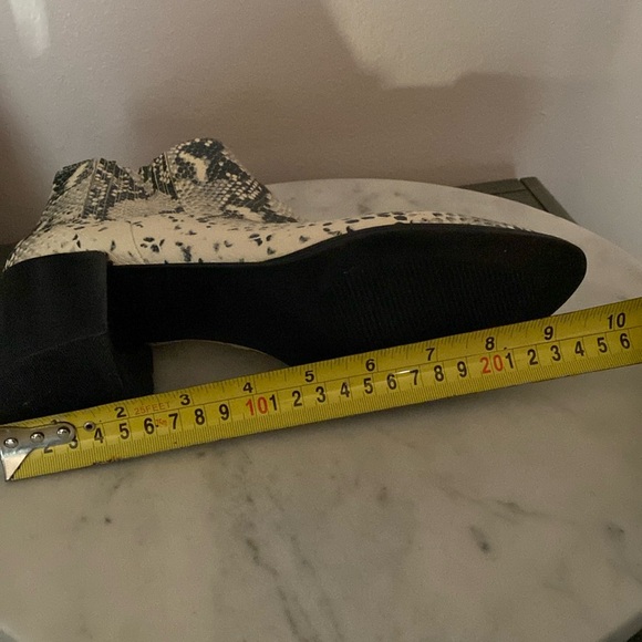EUC Steve Madden “Jain” Booties Faux Leather Snake Pull On Block Heel Sz 6.5 - Picture 13 of 16